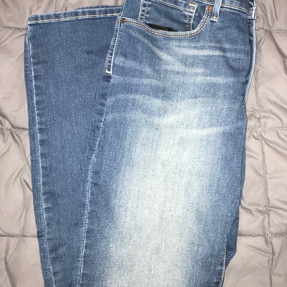 levi signature totally shaping slim straight jeans